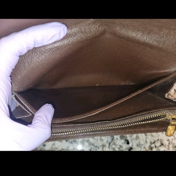 π Louis Vuitton Damier Ebene Sarah Wallet - Picture 10 of 13